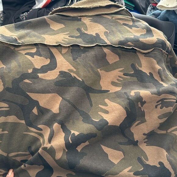 Camo unlined jacket! Lightweight ! Size medium/l - Picture 6 of 8